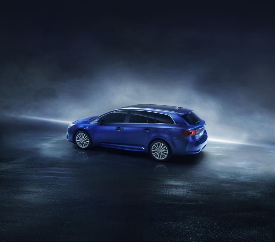  Toyota Avensis Wagon 2015 года  (фото 8 из 33)
